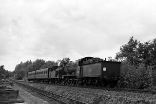 BR(S) K class 32353 & BR(S) H class 31522 at Rowfant, West Sussex with the 1.22pm Three Bridges - East Grinstead service on Saturday 15 Aug 1959 - J.J. Smith [045585]