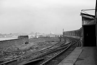 Gravesend West Station, Kent on Saturday 21 Nov 1959 - J.J. Smith [045823]