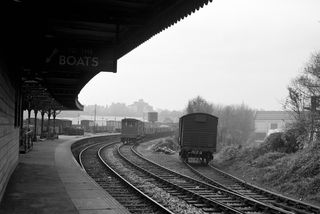 Gravesend West Station, Kent on Saturday 21 Nov 1959 - J.J. Smith [045824]