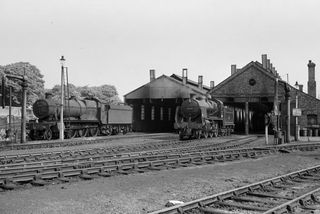 BR(S) U class 31618 & BR Hall class 5910 'Park Hall' at Cheltenham Shed, Gloucestershire on Friday 01 Sep 1961 - J.J. Smith [045947]