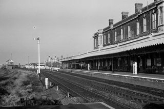 Parkeston Quay Station, Essex on Sunday 08 Oct 1961 - J.J. Smith [046028]
