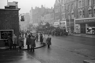 11F class 506 'Butler Henderson' at Clapham, Greater London on Sunday 25 Nov 1962 - J.J. Smith [046317]