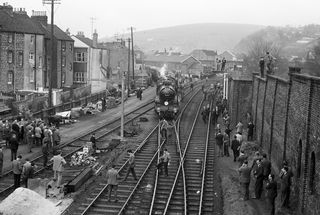 BR(S) N class 31411 at Lewes Goods, East Sussex with the "RCTS/LCGB Sussex Downsman" Rail Tour on Sunday 22 Mar 1964 - J.J. Smith [046671]