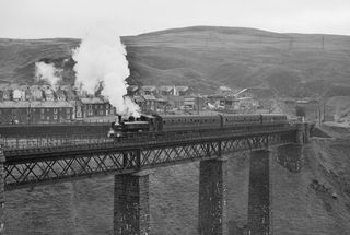Cymmer Viaduct, Glamorgan with the "SRC Y Ddraig Goch" Rail Tour on Saturday 21 Nov 1964 - J.J. Smith [046913]