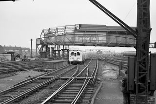 W & C S58 at Clapham Junction, Greater London with an Eastleigh - Waterloo service on Saturday 22 May 1965 - J.J. Smith [047025]