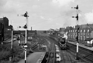 BR Std 4MT class 76076 at Earlestown, St Helens, Merseyside on Saturday 05 Aug 1967 - J.J. Smith [047571]
