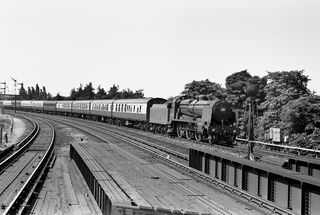 BR(S) U class 31804 at Shortlands, Greater London with a down Ramsgate service on 1952/3 - C. Hogg [048091]