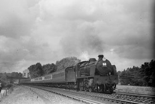 BR(S) N1 class 31822 approaching St Mary Cray, Greater London with the 11.50am SO Victoria - Dover Priory service on Saturday 10 Sep 1955 - C. Hogg [048333]