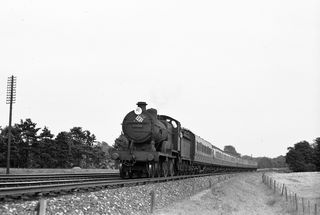 BR(S) D1 class 31749 approaching Bickley Junction, Greater London with the 1.52pm Dover Priory - Victoria service on Saturday 10 Sep 1955 - C. Hogg [048340]