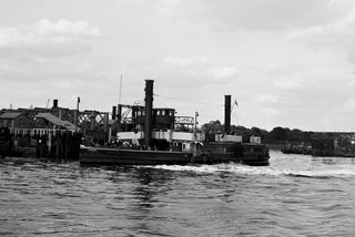 'Gordon' at Woolwich, Greater London on Saturday 26 May 1956 - C. Hogg [048392]