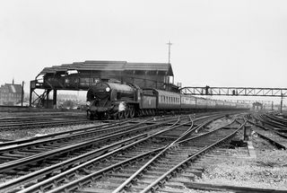 BR(S) King Arthur class 30755 'The Red Knight' at Clapham Junction, Greater London in Oct 1952 - C. Hogg [048472]