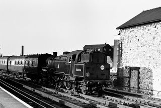 BR Std 4MT class 80014 at East Croydon, Greater London in Oct 1952 - C. Hogg [048476]