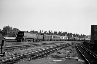 BR(S) West Country class 34041 'Wilton' at Vauxhall, Greater London with the up "Bournemouth Belle" on Tuesday 08 Jul 1958 - C. Hogg [048483]