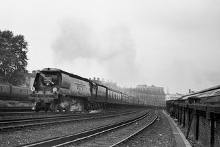 BR(S) West Country class 34091 'Weymouth' at Grosvenor Bank, Greater London with the down "Golden Arrow" on Saturday 12 Jul 1958 - C. Hogg [048487]