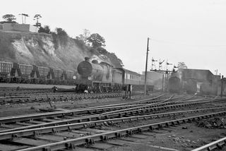 BR(S) L class 31762 at Redhill, Surrey with the 5.40pm Tonbridge - Redhill service on Saturday 16 Aug 1958 - C. Hogg [048510]