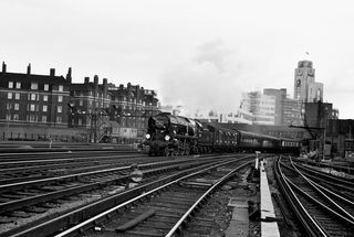 BR(S) Battle of Britain class 34088 '213 Squadron' at Grosvenor Bank, Greater London with the down "Golden Arrow" on Saturday 27 Aug 1960 - C. Hogg [048682]