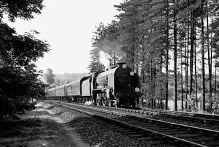 BR(S) Schools class 30917 'Ardingly' at Woldingham, Surrey with the 4.40pm London Bridge to Brighton on Friday 23 Jun 1961 - C. Hogg [048751]