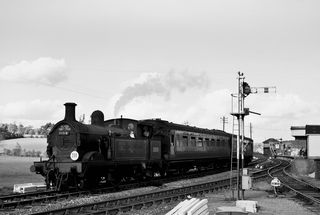 BR(S) H class 31518 at Dunton Green, Kent on Saturday 28 Oct 1961 - C. Hogg [048782]