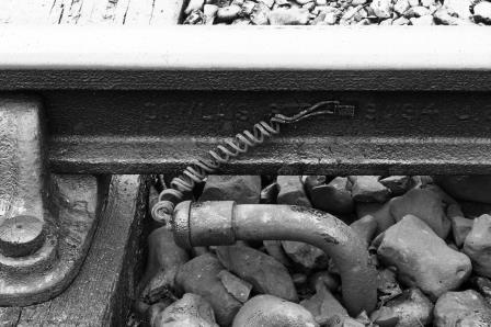 Track Circuit to Rail Connection on 1900 - 1930 - J.J. Smith [049206]