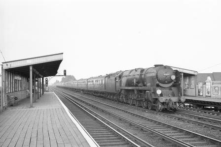 BR(S) Merchant Navy class 35002 'Union Castle' at Berrylands, Greater London on Sunday 26 Jun 1960 - A. Postlewaite [050019]
