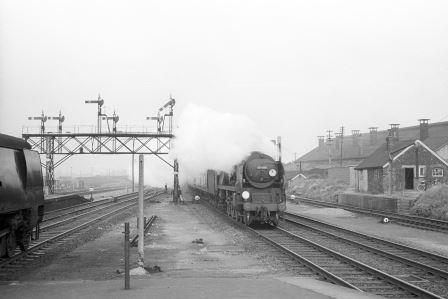 BR(S) Merchant Navy class 35005 'Canadian Pacific' & BR(S) Battle of Britain class 34064 'Fighter Command' at Basingstoke, Hampshire on Tuesday 11 Jun 1963 - A. Postlewaite [050029]