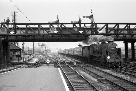 BR(S) Lord Nelson class 30861 'Lord Anson' at Eastleigh, Hampshire on Saturday 20 May 1961 - A. Postlewaite [050064]
