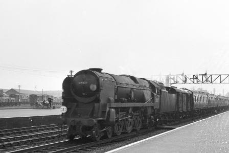 BR(S) Merchant Navy class 35021 'New Zealand Line' at Eastleigh, Hampshire on Saturday 20 May 1961 - A. Postlewaite [050065]
