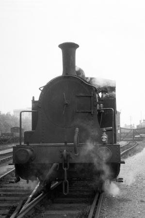 Class C14 DS77 at Southampton Docks, Hampshire on Wednesday 17 Sep 1958 - A. Postlewaite [050098]