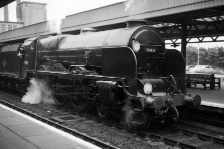 BR(S) Lord Nelson class 30851 'Sir Francis Drake' at Southampton Central, Hampshire on Thursday 18 Sep 1958 - A. Postlewaite [050100]
