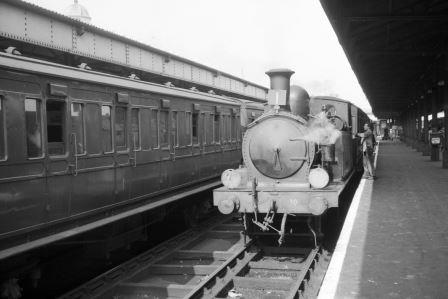 BR O2 class W30 'Shorwell' at Ryde Pier Head, Isle of Wight on Wednesday 17 Sep 1958 - A. Postlewaite [050365]