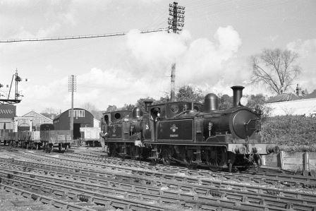 BR O2 class W18 'Ningwood' & BR O2 class W26 'Whitwell' at Ryde St Johns Road, Isle of Wight on Thursday 14 Apr 1960 - A. Postlewaite [050384]