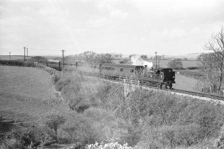 BR O2 class W27 'Merstone' at Wroxall, Isle of Wight on Thursday 14 Apr 1960 - A. Postlewaite [050428]