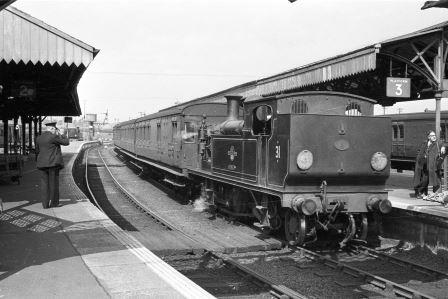 BR O2 class W31 'Chale' at Newport, Isle of Wight on Easter Saturday 16 Apr 1960 - A. Postlewaite [050492]