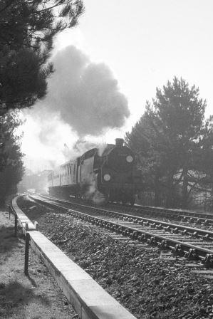 BR Std 4MT class 80149 at Woldingham, Surrey on Saturday 04 Mar 1961 - A. Postlewaite [050531]
