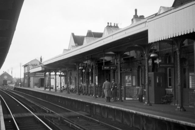 Herne Bay Station, Kent on Sunday 26 Apr 1959 - A. Postlewaite [051122]