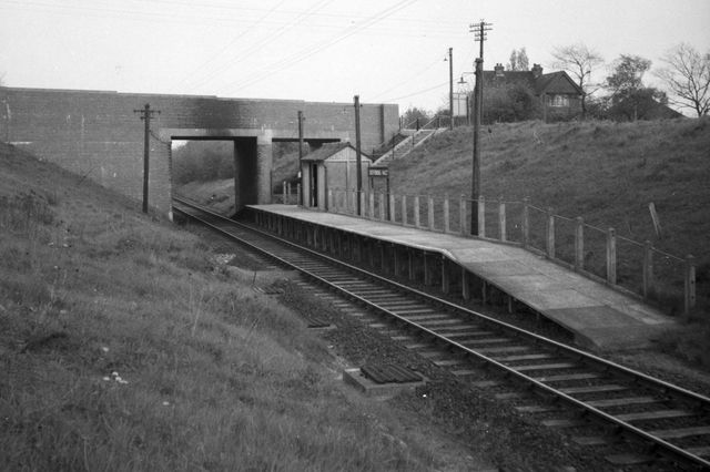 Chevening Station, Kent on Wednesday 22 Apr 1959 - A. Postlewaite [051180]