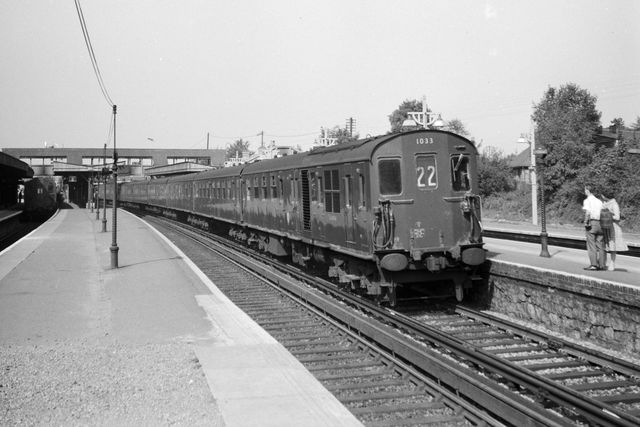 Class 207 1033 at Sevenoaks, Kent with a Charing Cross - Hastings service on Sunday 13 Sep 1959 - A. Postlewaite [051218]