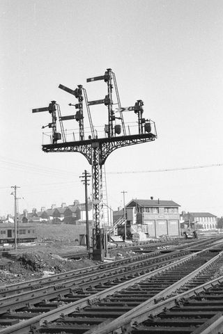 Tonbridge Station, Kent on Sunday 20 Mar 1960 - A. Postlewaite [051247]