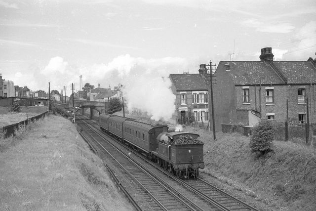 BR(S) H class 31193 at Gravesend Central Station, Kent on Bank Holiday Monday 01 Aug 1960 - A. Postlewaite [051306]