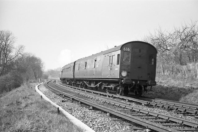 East Farleigh, Kent on Friday 24 Mar 1961 - A. Postlewaite [051354]