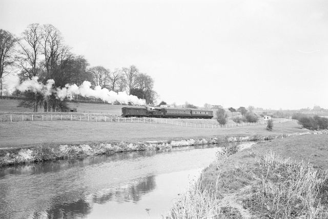 BR(S) H class 31322 at East Farleigh, Kent on Friday 24 Mar 1961 - A. Postlewaite [051362]