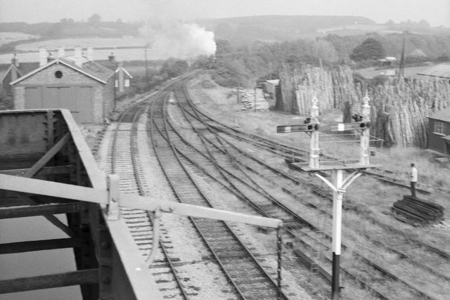 BR(S) H class 31266 at Hawkhurst Station, Kent on Thursday 04 Aug 1949 - A. Postlewaite [051378]