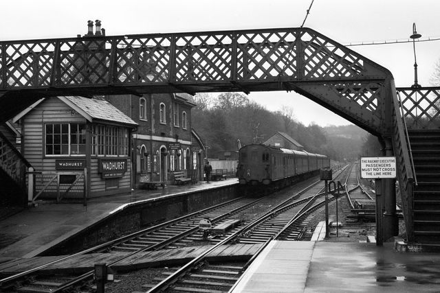 BR Class 207 1005 at Wadhurst, East Sussex on Easter Monday 03 Apr 1961 - A. Postlewaite [051464]