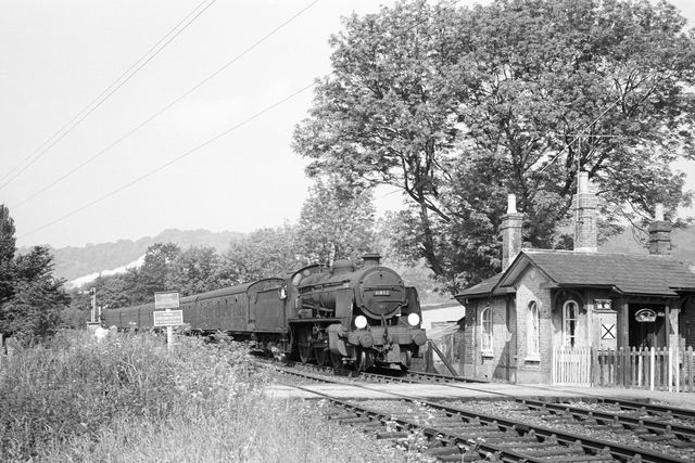 BR(S) N class 31852 at Betchworth, Surrey with a Reading - Redhill service on Friday 07 Jun 1963 - A. Postlewaite [051481]