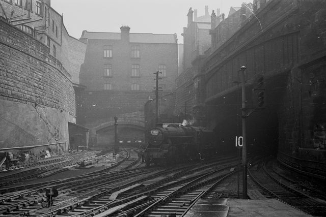 BR(M) 5MT class 45333 at Liverpool Central, Merseyside on Saturday 27 Aug 1960 - A. Postlewaite [051782]