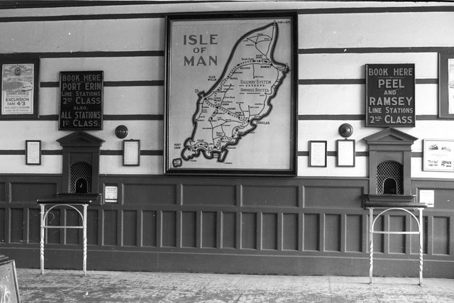 Douglas Station, Isle of Man on Wednesday 31 Aug 1960 - A. Postlewaite [051942]