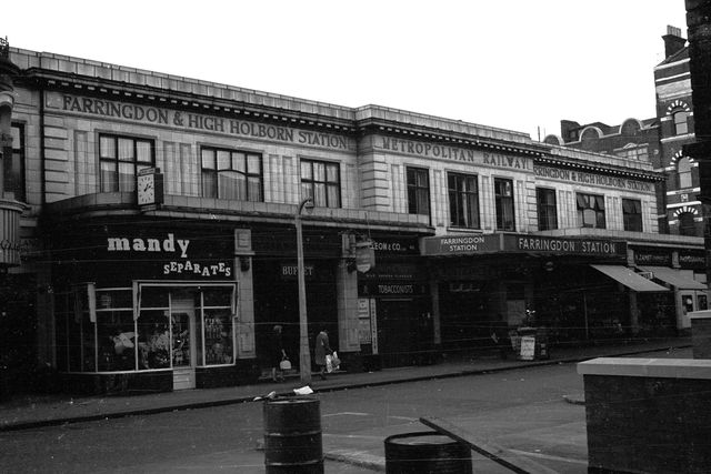 Farringdon Station, Greater London on Monday 15 Oct 1962 - A. Postlewaite [052017]