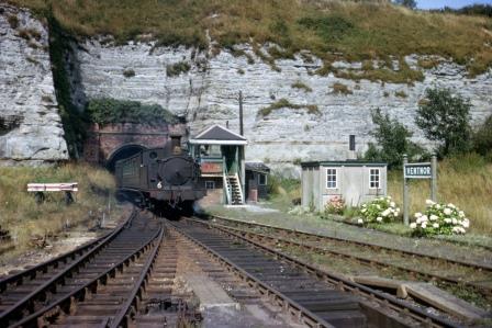BR O2 class at Ventnor, Isle of Wight on Saturday 29 Aug 1964 - J.J. Smith [060237]