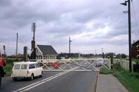High Ferry Crossing and Signal Box, Cheshire on Saturday 28 Aug 1971 - J.J. Smith [060606]