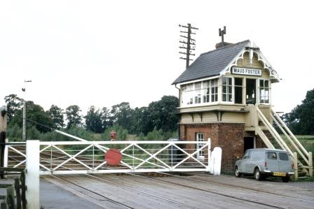 Maud Foster Crossing & Signal Box, Lincolnshire on Saturday 28 Aug 1971 - J.J. Smith [060611]